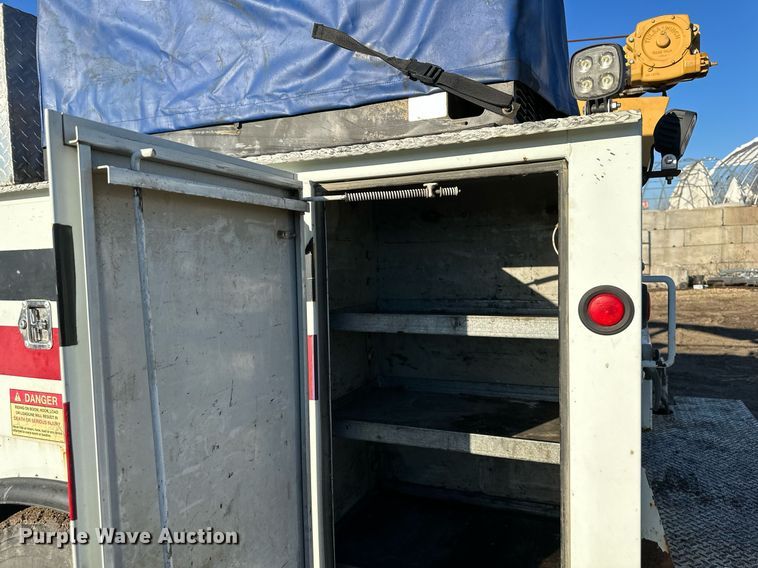 image for item OF9171 1995 Kenworth T300 utility / service truck