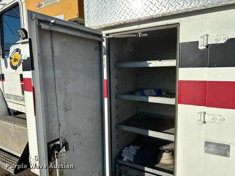 image for item OF9171 1995 Kenworth T300 utility / service truck