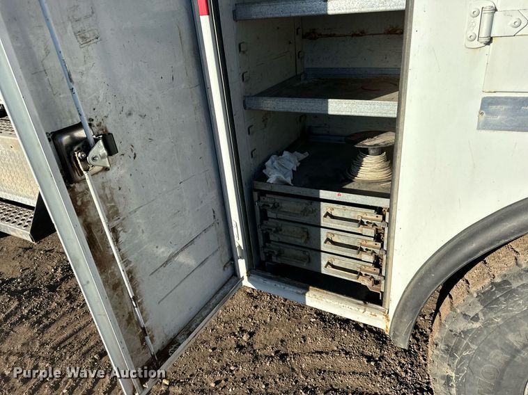 image for item OF9171 1995 Kenworth T300 utility / service truck