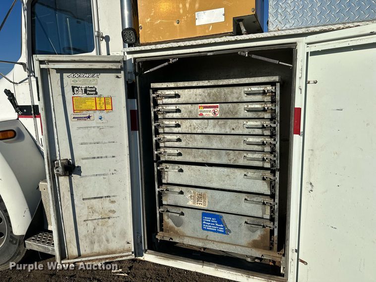 image for item OF9171 1995 Kenworth T300 utility / service truck