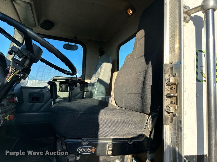 image for item OF9171 1995 Kenworth T300 utility / service truck