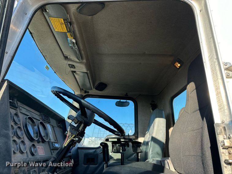 image for item OF9171 1995 Kenworth T300 utility / service truck