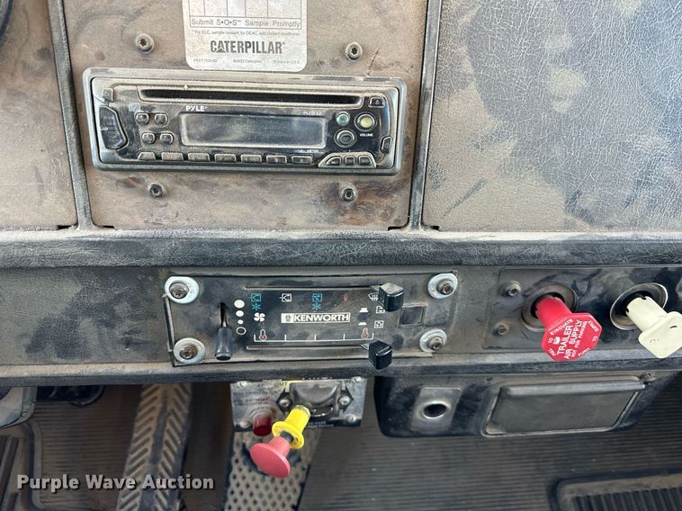 image for item OF9171 1995 Kenworth T300 utility / service truck