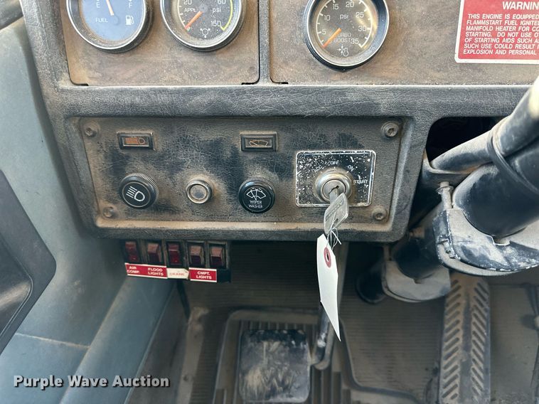 image for item OF9171 1995 Kenworth T300 utility / service truck