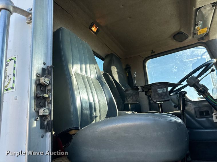 image for item OF9171 1995 Kenworth T300 utility / service truck