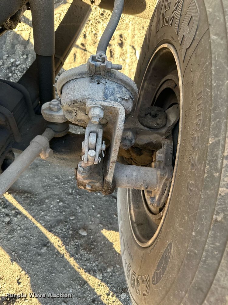 image for item OF9171 1995 Kenworth T300 utility / service truck