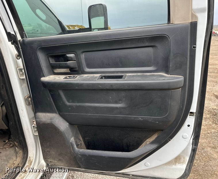 image for item OF9347 2014 Dodge  Ram 5500HD Crew Cab flatbed truck