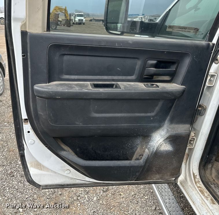 image for item OF9347 2014 Dodge  Ram 5500HD Crew Cab flatbed truck