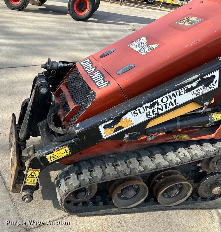 image for item OF9387 2017 Ditch Witch  SK600 compact utility loader