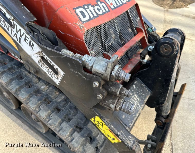 image for item OF9387 2017 Ditch Witch  SK600 compact utility loader