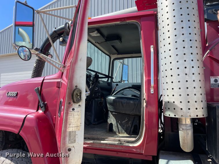 image for item OG9852 1994 Ford L8000 sewer jetter truck