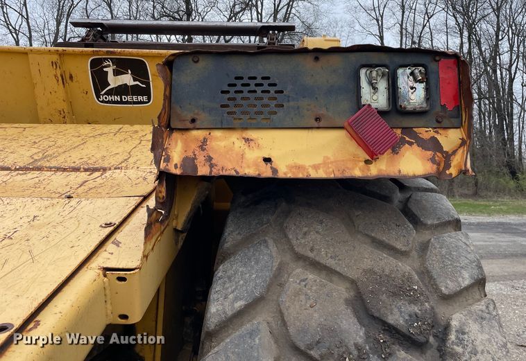 image for item OG9861 1990 John Deere  862B elevating scraper