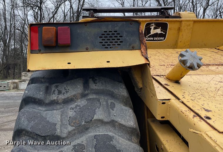 image for item OG9861 1990 John Deere  862B elevating scraper