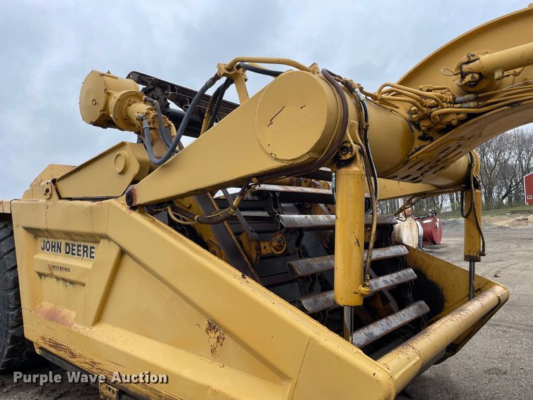 image for item OG9861 1990 John Deere  862B elevating scraper