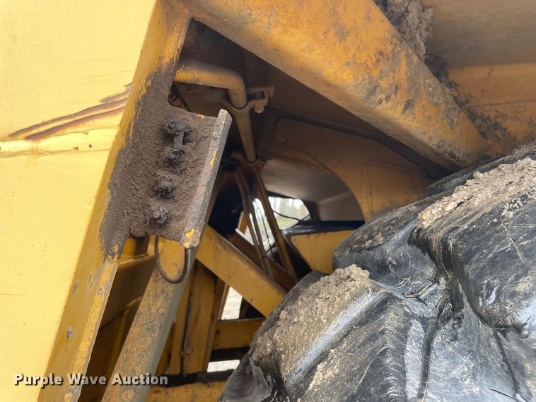 image for item OG9861 1990 John Deere  862B elevating scraper