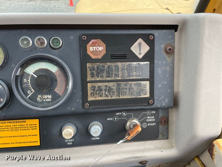 image for item OG9861 1990 John Deere  862B elevating scraper