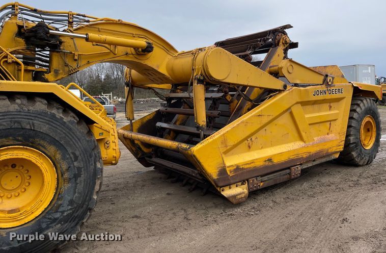 image for item OG9863 1989 John Deere  862B elevating scraper