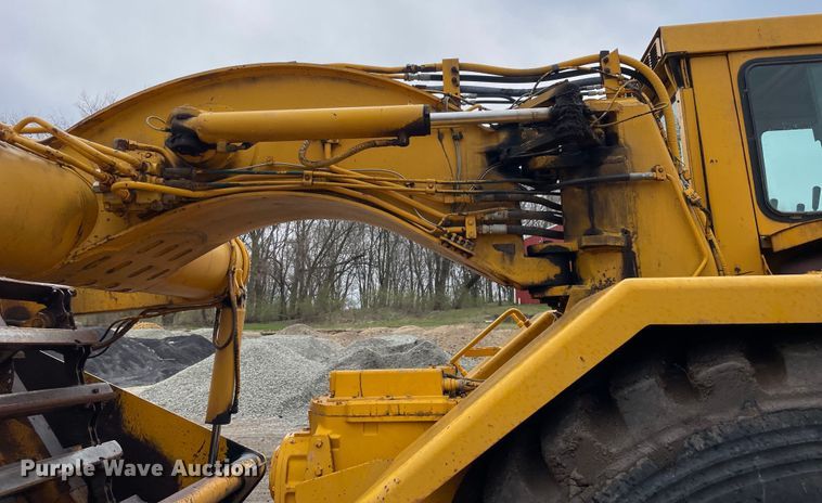 image for item OG9863 1989 John Deere  862B elevating scraper