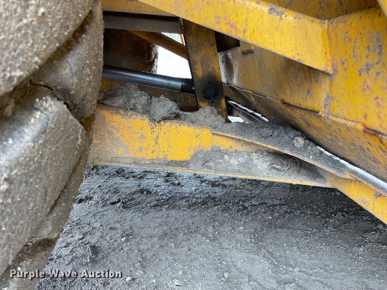 image for item OG9863 1989 John Deere  862B elevating scraper