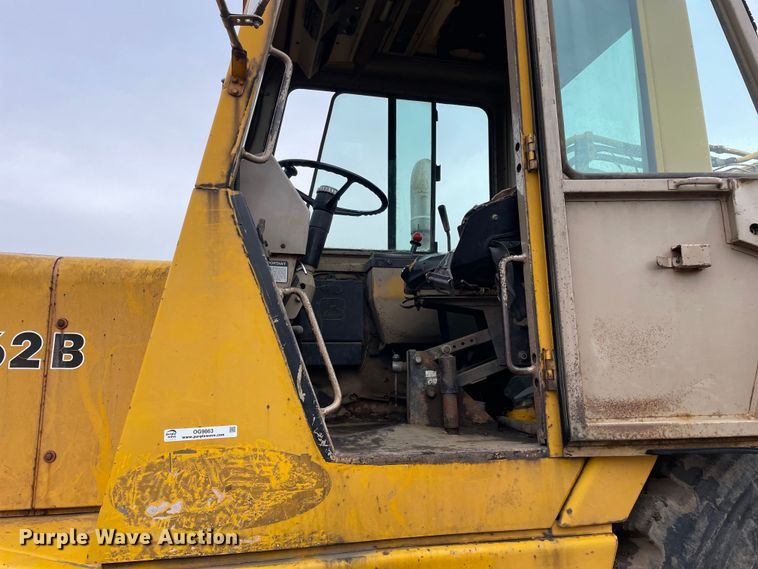 image for item OG9863 1989 John Deere  862B elevating scraper