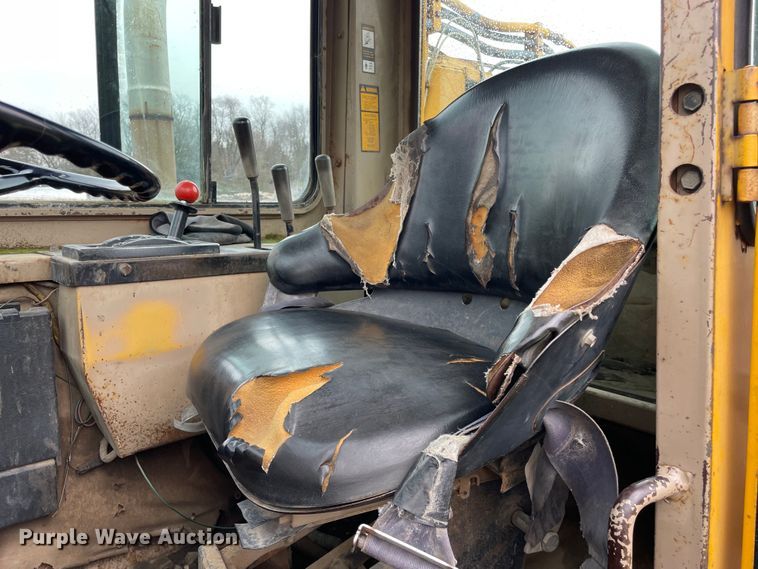 image for item OG9863 1989 John Deere  862B elevating scraper