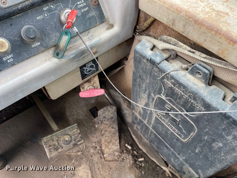 image for item OG9863 1989 John Deere  862B elevating scraper