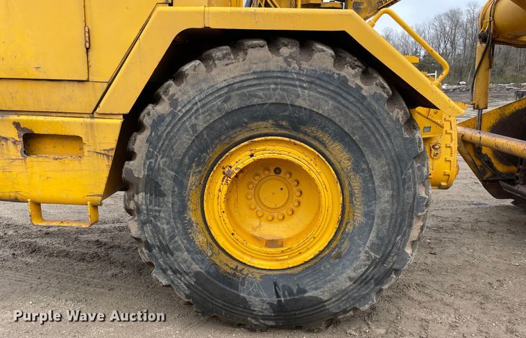 image for item OG9863 1989 John Deere  862B elevating scraper