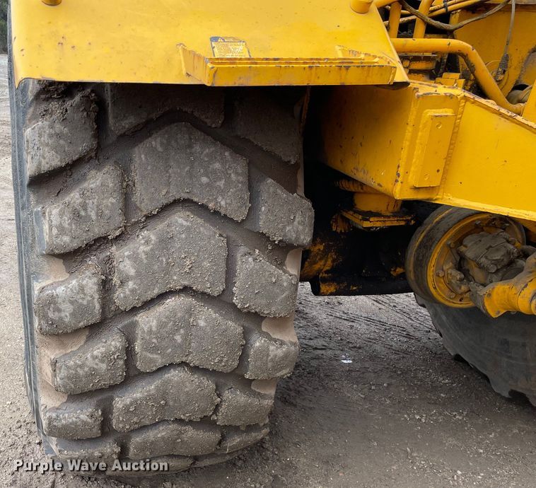 image for item OG9863 1989 John Deere  862B elevating scraper