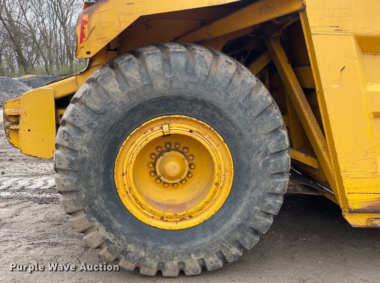 image for item OG9863 1989 John Deere  862B elevating scraper