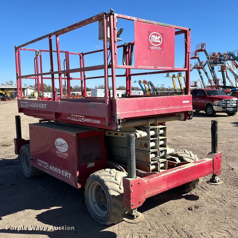 image for item OI9306 2014 MEC 4069 scissor lift