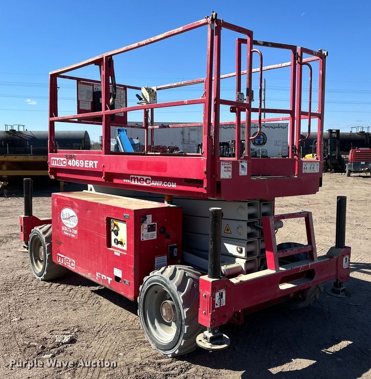 image for item OI9306 2014 MEC 4069 scissor lift