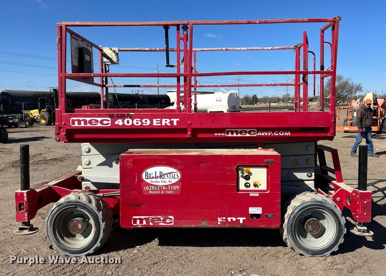 image for item OI9306 2014 MEC 4069 scissor lift