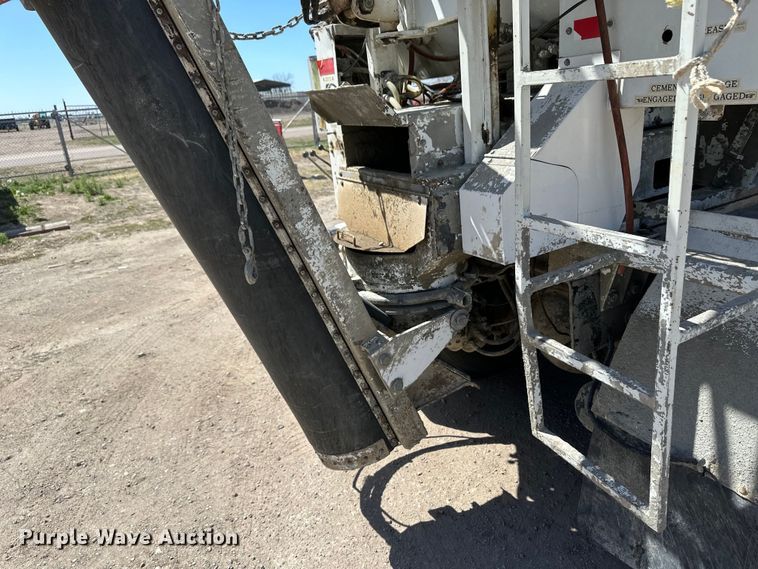 image for item OI9309 2001 Freightliner FL80 volumetric concrete mixer truck