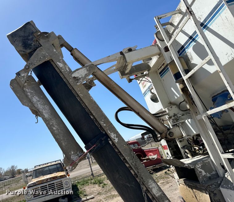 image for item OI9309 2001 Freightliner FL80 volumetric concrete mixer truck