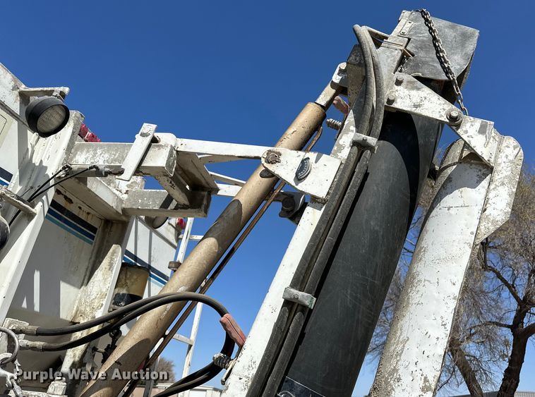 image for item OI9309 2001 Freightliner FL80 volumetric concrete mixer truck