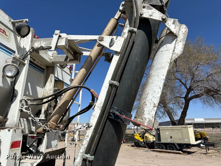 image for item OI9309 2001 Freightliner FL80 volumetric concrete mixer truck