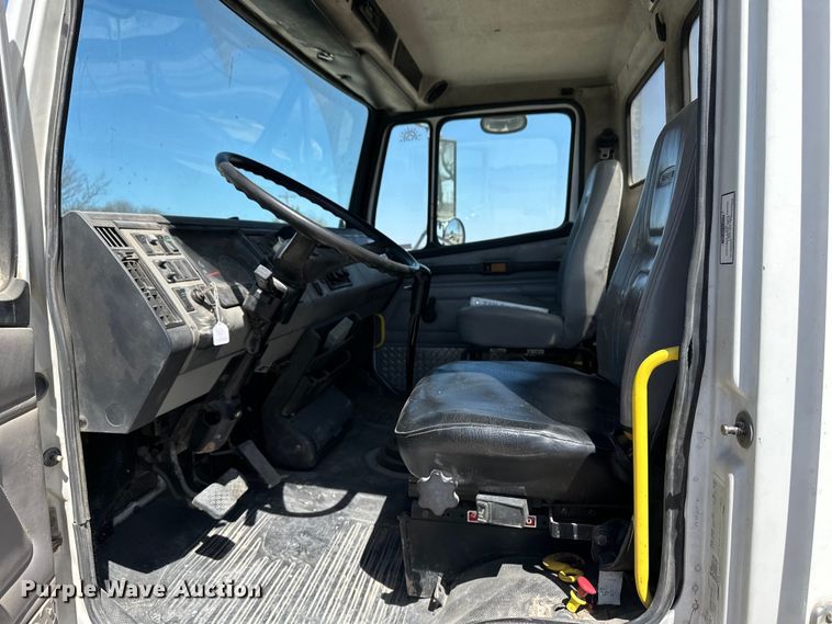 image for item OI9309 2001 Freightliner FL80 volumetric concrete mixer truck