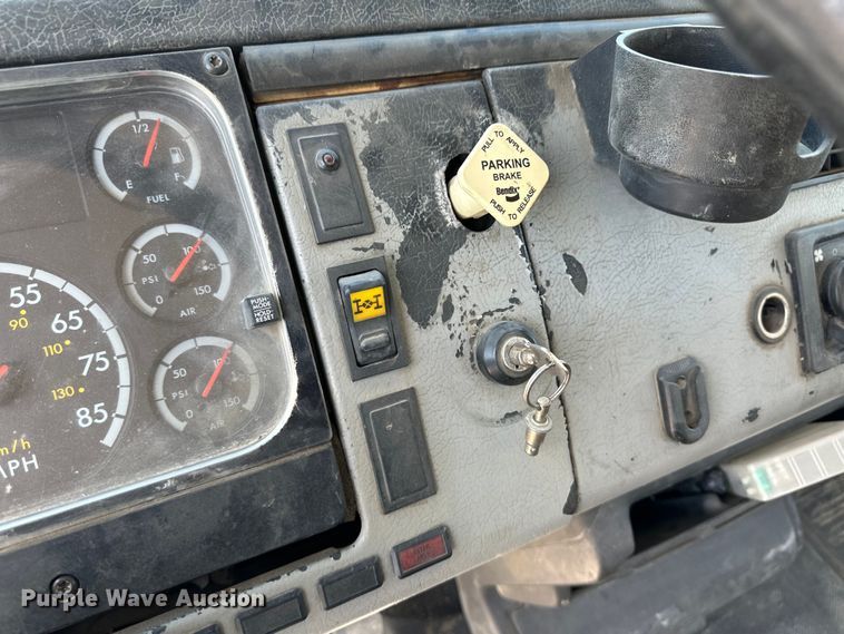 image for item OI9309 2001 Freightliner FL80 volumetric concrete mixer truck