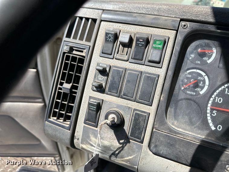 image for item OI9309 2001 Freightliner FL80 volumetric concrete mixer truck