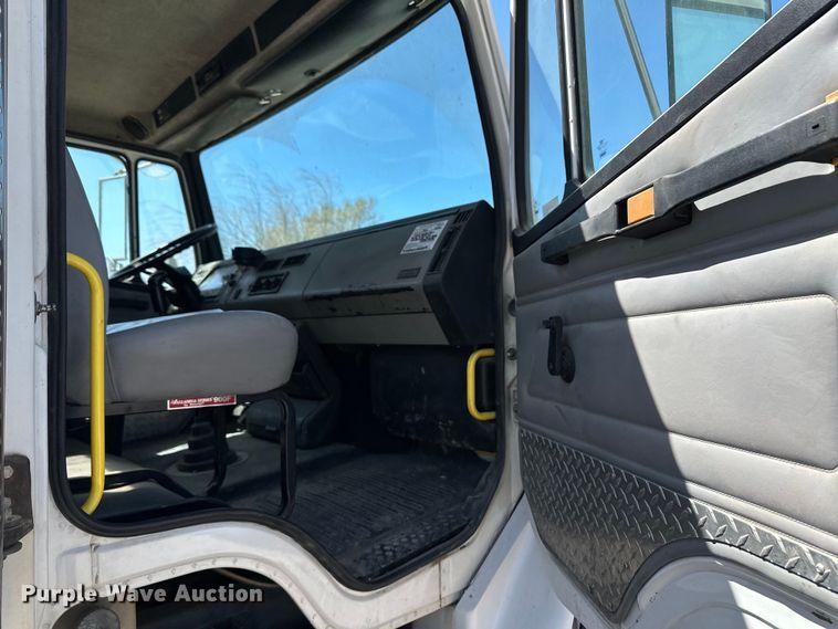 image for item OI9309 2001 Freightliner FL80 volumetric concrete mixer truck