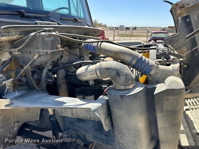 image for item OI9309 2001 Freightliner FL80 volumetric concrete mixer truck