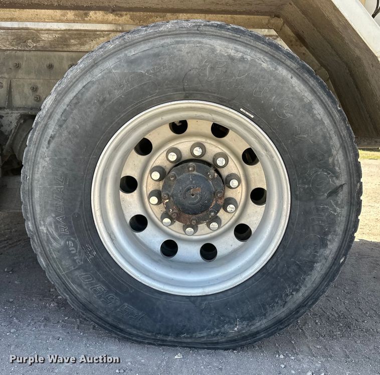 image for item OI9309 2001 Freightliner FL80 volumetric concrete mixer truck