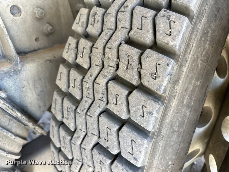 image for item OI9309 2001 Freightliner FL80 volumetric concrete mixer truck