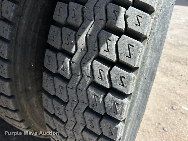 image for item OI9309 2001 Freightliner FL80 volumetric concrete mixer truck