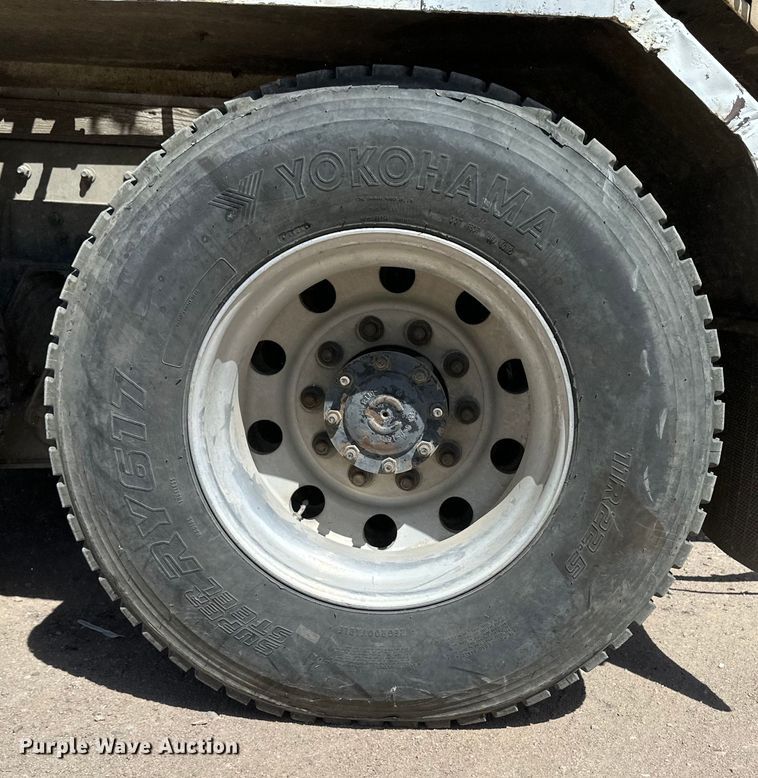 image for item OI9309 2001 Freightliner FL80 volumetric concrete mixer truck