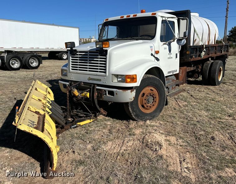 image for item OI9335 1992 International 4700 dump flatbed truck 