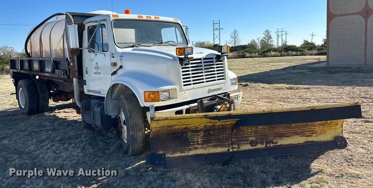 image for item OI9335 1992 International 4700 dump flatbed truck 