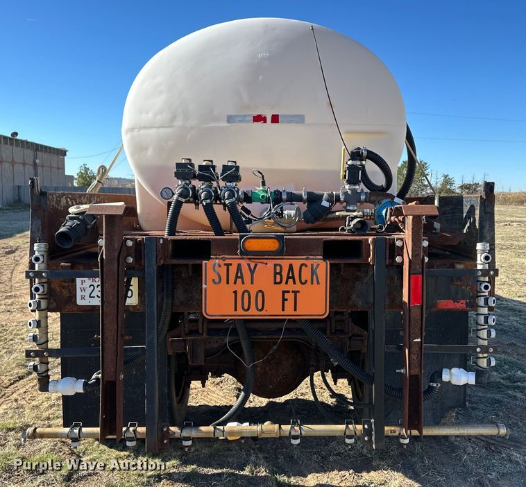 image for item OI9335 1992 International 4700 dump flatbed truck 