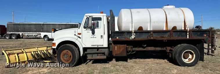 image for item OI9335 1992 International 4700 dump flatbed truck 