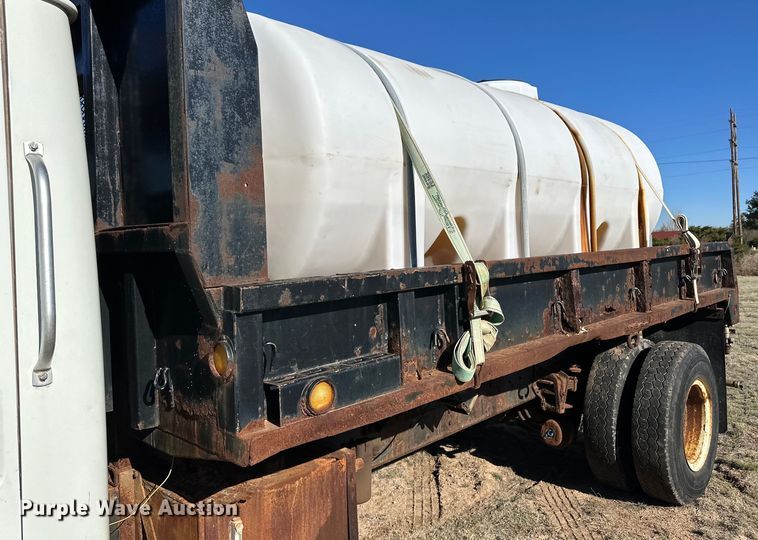 image for item OI9335 1992 International 4700 dump flatbed truck 